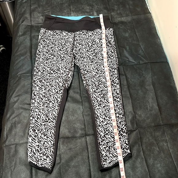 🔥Lululemon Black and White Leggings🔥 - Picture 3 of 6